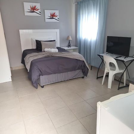 Stay At Home Airport Lodge Kempton Park Zewnętrze zdjęcie