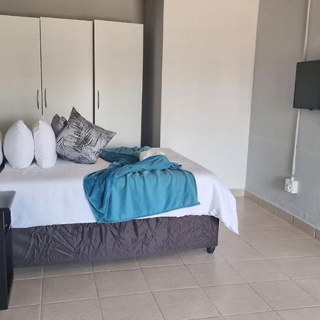 Stay At Home Airport Lodge Kempton Park Zewnętrze zdjęcie