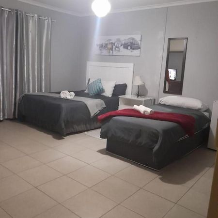 Stay At Home Airport Lodge Kempton Park Zewnętrze zdjęcie