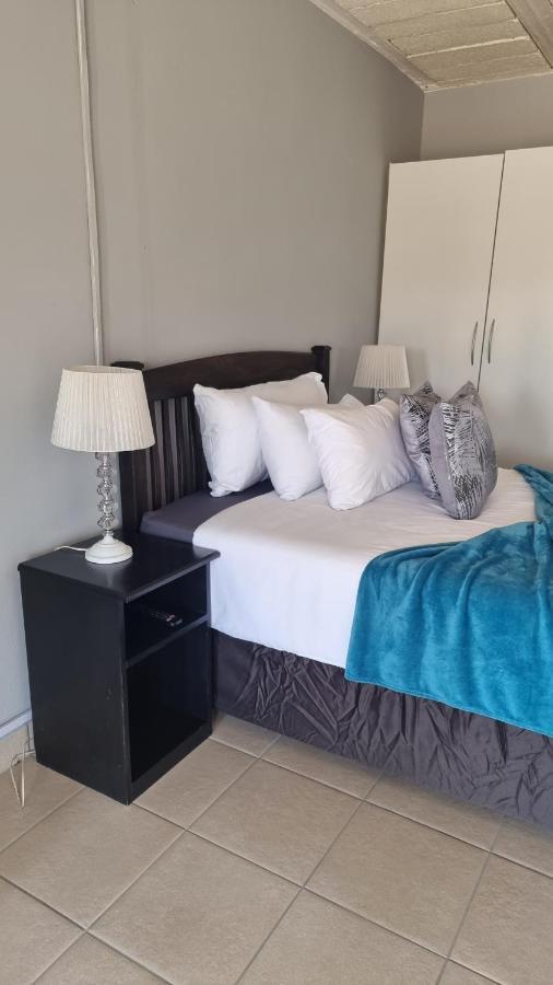 Stay At Home Airport Lodge Kempton Park Zewnętrze zdjęcie