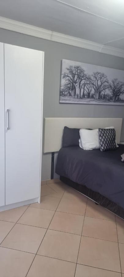 Stay At Home Airport Lodge Kempton Park Zewnętrze zdjęcie