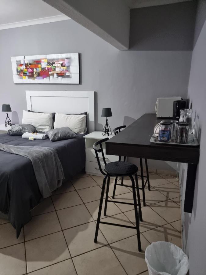 Stay At Home Airport Lodge Kempton Park Zewnętrze zdjęcie